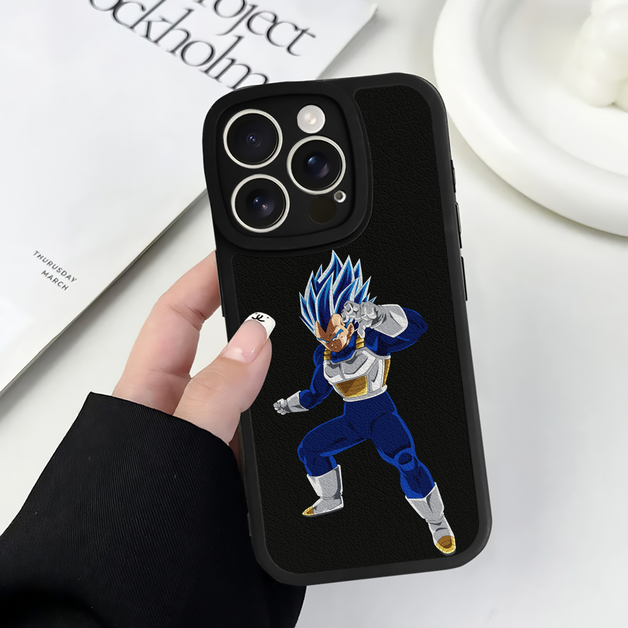 （画像用） ドラゴンボール ベジータ四世（Bejīta Yonsei）DRAGON BALL Vegeta IV 【iPhone 16シリーズ対応】シリコンスマホケース（レザー調） 材質：シリコン